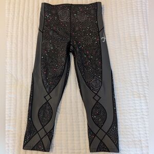 CW-X 3/4 Length Stabilyx Tight Women's Size Small Rose Pattern